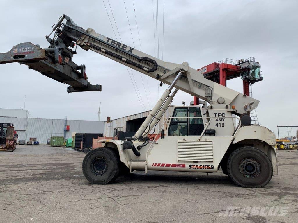 maquinaria-pesada-terminales-portuarios